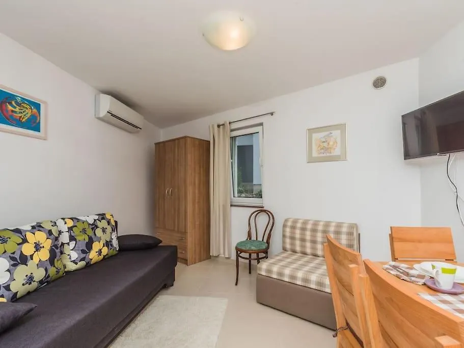 Apartment Fenix 2 Klimno 0*,  Croatia